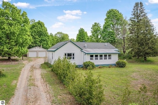 2433 E Traverse Hwy, Traverse City, MI 49684