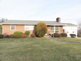 860 N 8th St, Wytheville, VA 24382