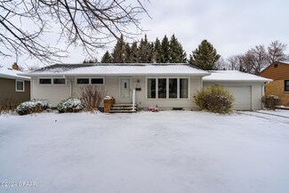 824 19th St NW, East Grand Forks, MN 56721