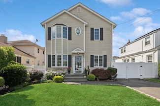 68 Morningside Dr, Westbury, NY 11590