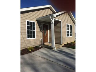 319 1st St, Oakdale, PA 15071