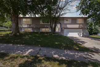 1215 Royal Oaks Dr, Janesville, WI 53548