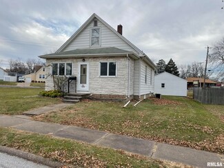2206 Pacific St, Davenport, IA 52804