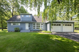 84 Seminole Cir, West Hartford, CT 06117