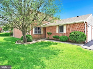 100 Lee Ann Ct, Enola, PA 17025