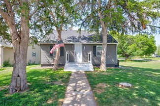 604 W 8th St, Tipton, IA 52772