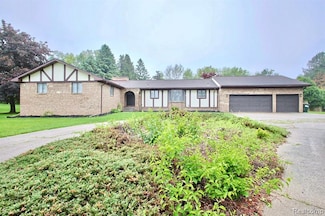 59663 Pettengill Dr, New Hudson, MI 48165