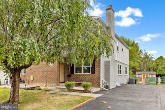 913 Sharon Ave, Darby, PA 19023
