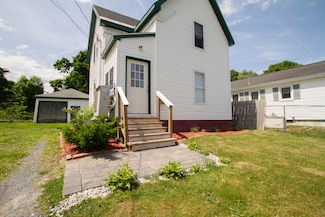 123 7th St, Bangor, ME 04401