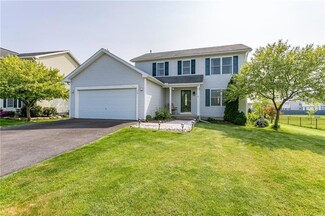 16 Harrogate Crossing, West Henrietta, NY 14586