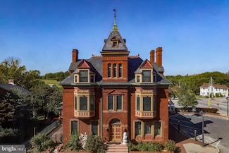 3 W King St, Abbottstown, PA 17301