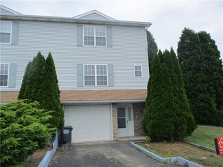 201 Victoria Arms Cir, Kunkletown, PA 18058