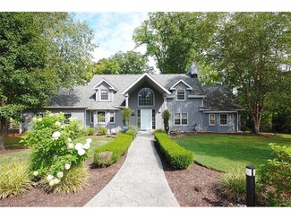 120 Mill Hollow Dr, Chagrin Falls, OH 44022