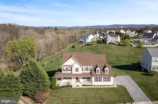 153 Perry Dr, Charles Town, WV 25414