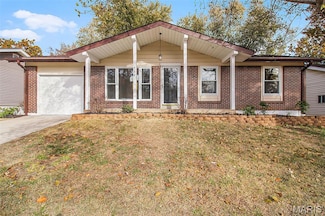 732 Rockshire Dr, Fenton, MO 63026