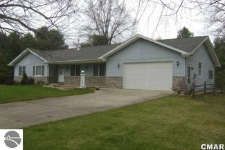 11926 S Shore Dr, Lake, MI 48632