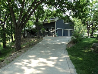 42 Eldorado Cir, Dellwood, MN 55110