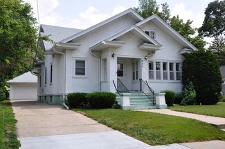 837 Prospect St, Elgin, IL 60120