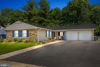 90 Andover Ln, Matawan, NJ 07747