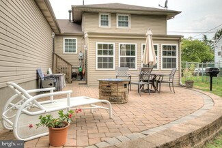 2410 Fernwood Dr, Glendora, NJ 08029