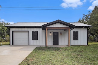 70041 Sheridan Dr, Edwardsburg, MI 49112
