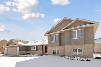 7715 Stafford Trail, Savage, MN 55378