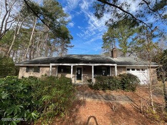 807 Stately Pines Rd, New Bern, NC 28560