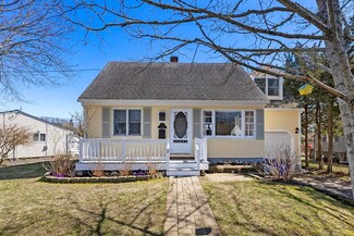 2 Bay Dr, Buzzards Bay, MA 02532