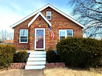 1017 Victory Dr, Saint Louis, MO 63125