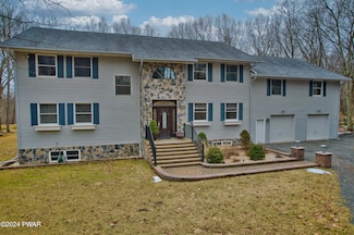 126 Apache Dr, Milford, PA 18337
