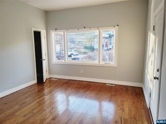 142 Clerk St, Jersey City, NJ 07305