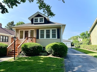 98 Northgate Rd, Riverside, IL 60546