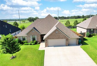 1340 Sweetbriar Cir, Centerton, AR 72719