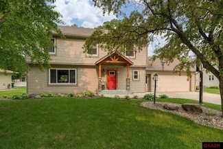 1003 1003 Oak Terrace Dr, North Mankato, MN 56003