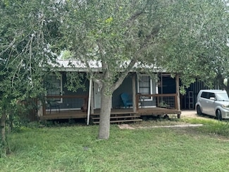 404 N Hermann Ave, Three Rivers, TX 78071