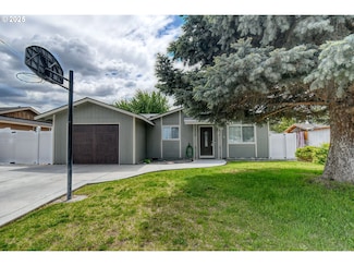914 E Ridgeway Ave, Hermiston, OR 97838