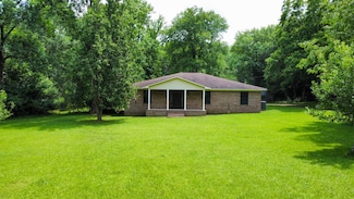 240 H S Vest Rd, West Point, MS 39773
