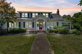 907 S Crest Rd, Chattanooga, TN 37404