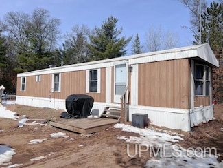 W5932 County Rd R Rd, Pembine T-Wi, WI 54156