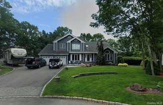 10 Cori Ln, Bohemia, NY 11716
