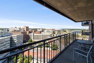 300 Walnut St Unit 1705, Des Moines, IA 50309