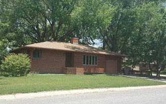 800 Random Ct, Hesston, KS 67062