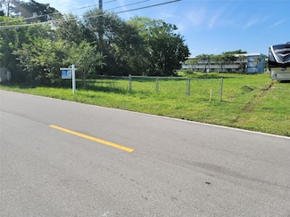 5611 NW 77th Ct, Pompano Beach, FL 33073