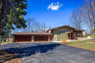 4591 W Greenleaf Dr, Saint Paul, MN 55123