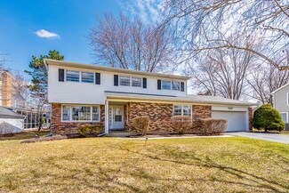 2045 Greensboro Dr, Wheaton, IL 60189