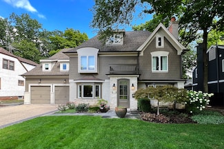 633 S Burton Place, Arlington Heights, IL 60005