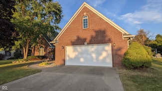 661 Woodview Dr, Whiteland, IN 46184