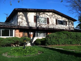 8729 N Shermer Rd, Niles, IL 60714
