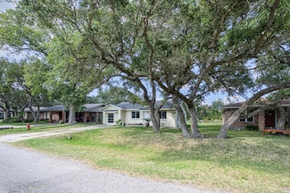 123 Cenizo St, Rockport, TX 78382