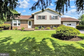 909 Sofianos Ln, Reading, PA 19605